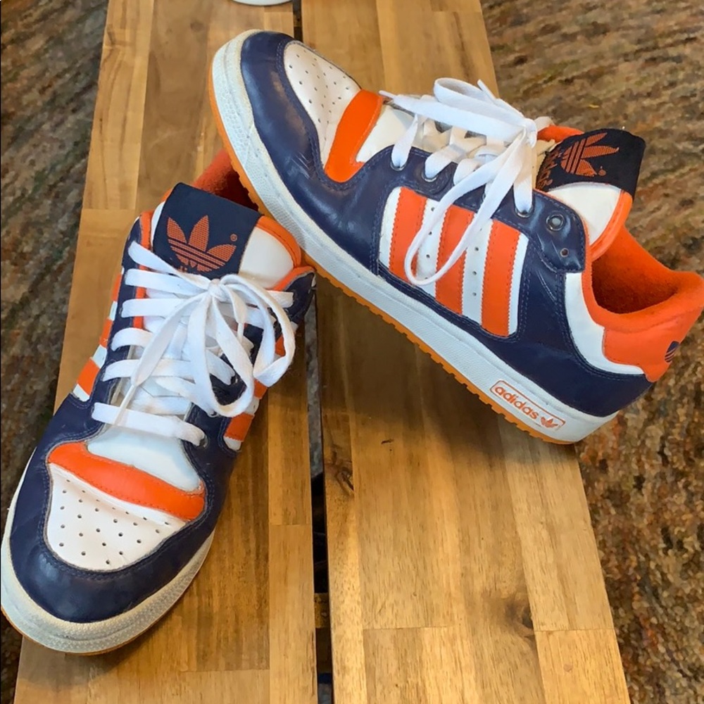 Retro Adidas decades low top in great shape size 9